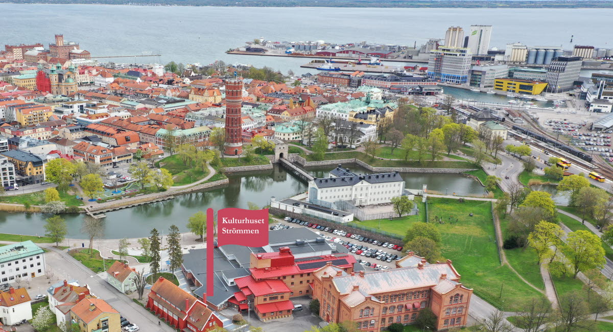 Flygfoto över Kulturhuset Strömmen i Kalmar.