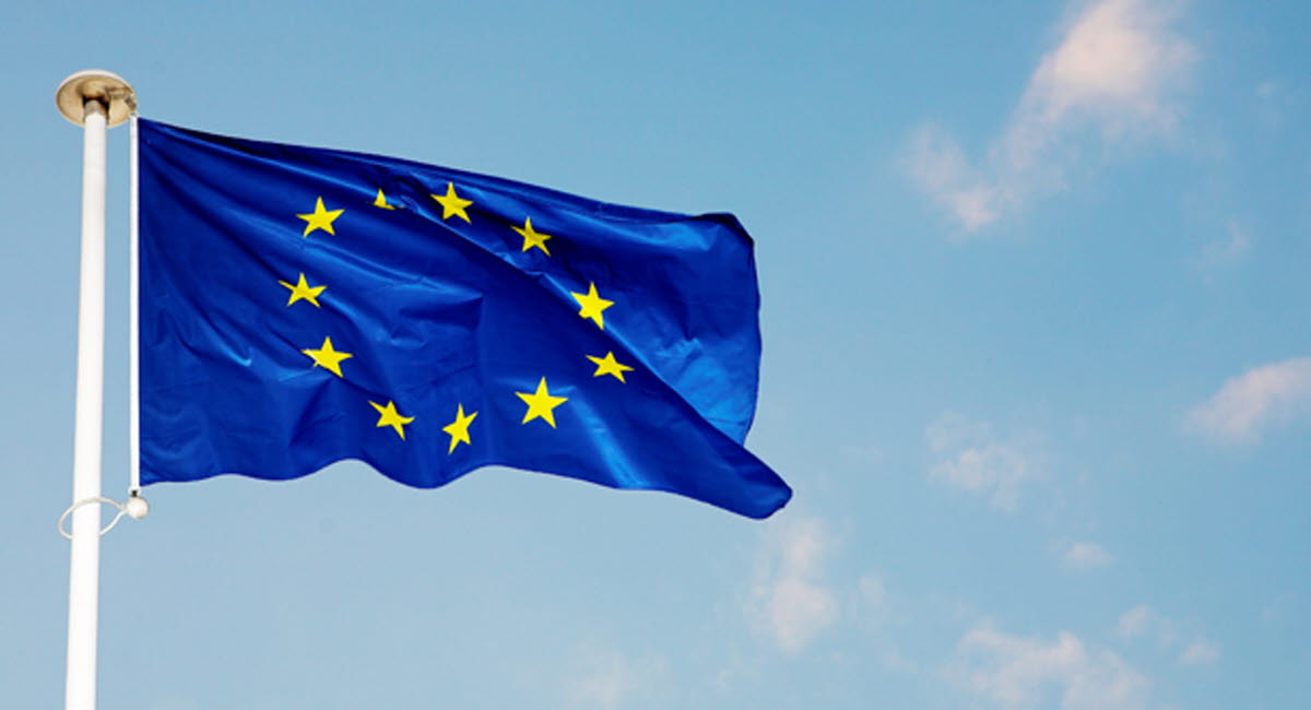EU-flaggan på en flaggstång.