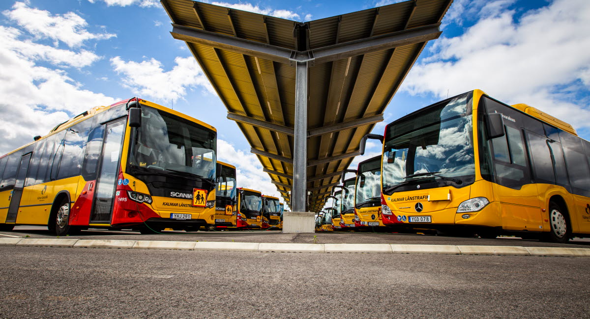 Bussar står parkerade på bussdepån i Kalmar