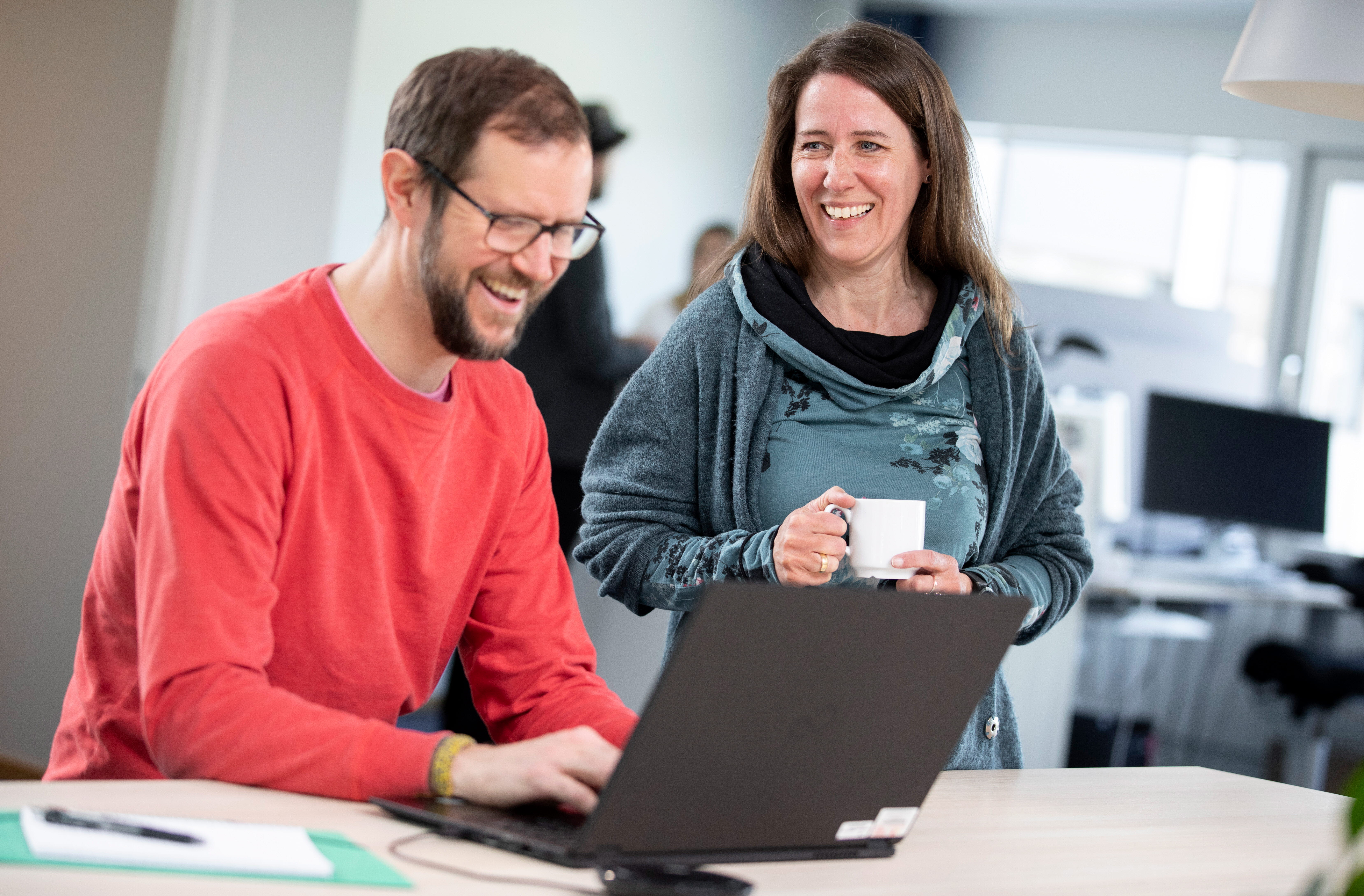 Johan Lundbäck, projektutvecklare, och Antje Schreyer, EU-samordnare.